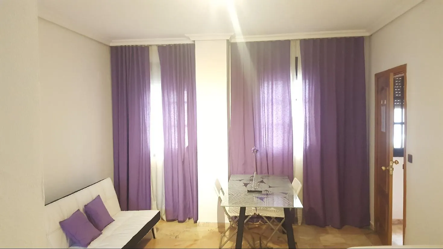 Apartamentos Dona Lola Séville 0*,